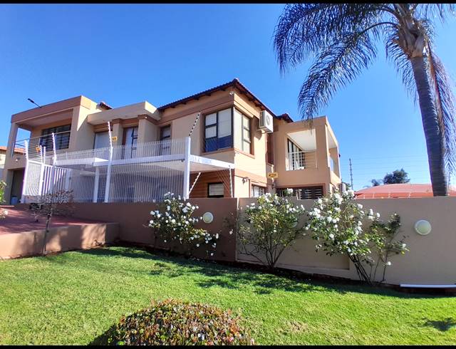 3 BEDROOM BED & BREAKFAST FOR SALE IN SAFARI GARDENS